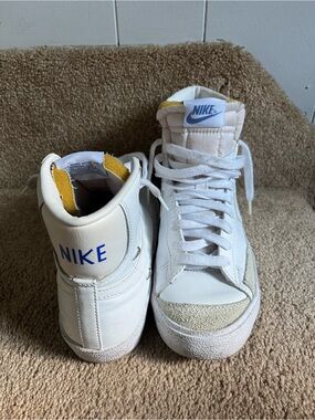 Nike White Blazers High-Top Sneakers Suede leather and blue logo on heel